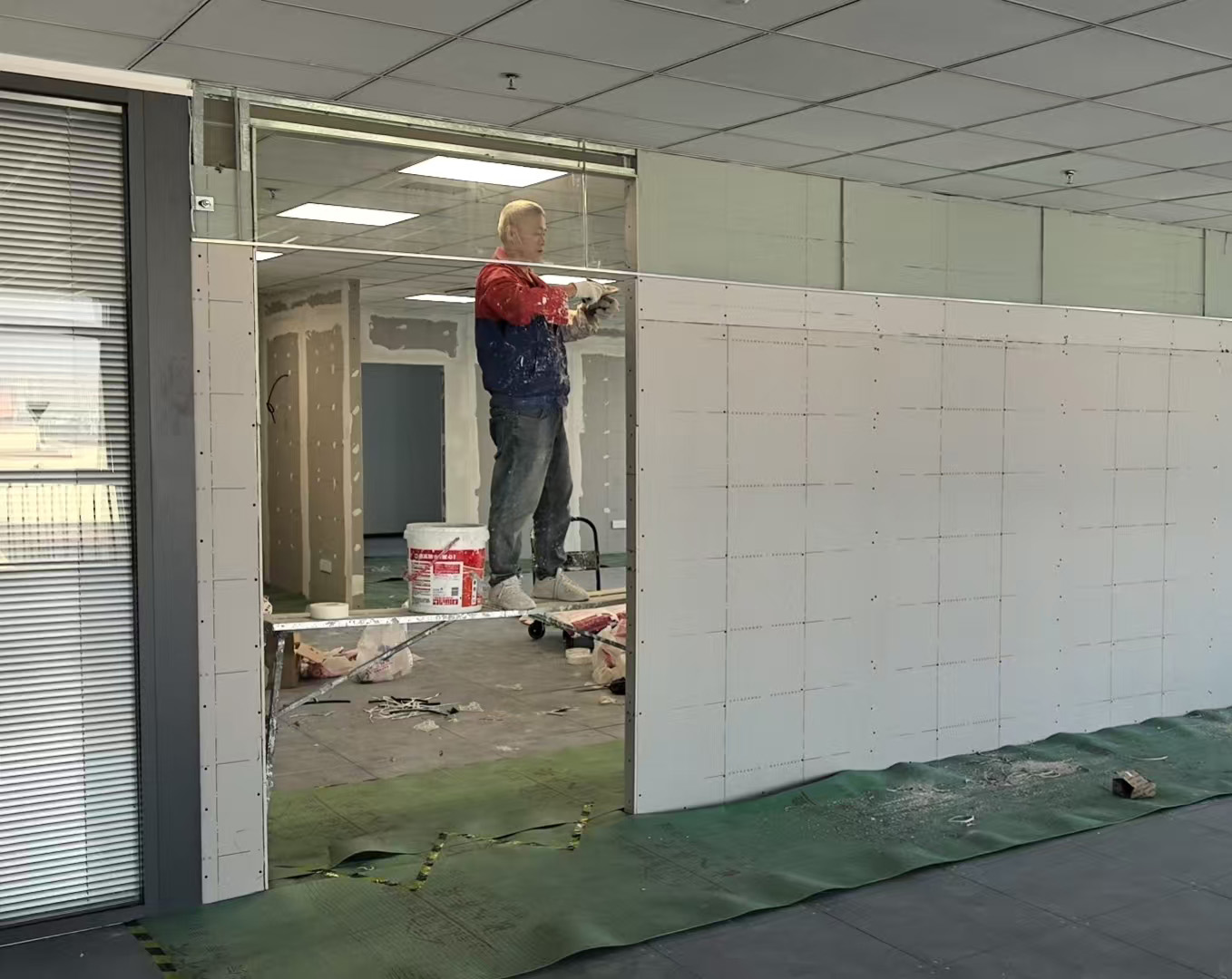 苏州办公室隔断装修